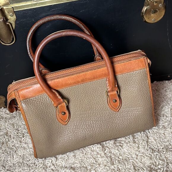 Vintage Biscotti Shortbread Dooney and Bourke AWL Shoulder bag - Picture 4 of 13